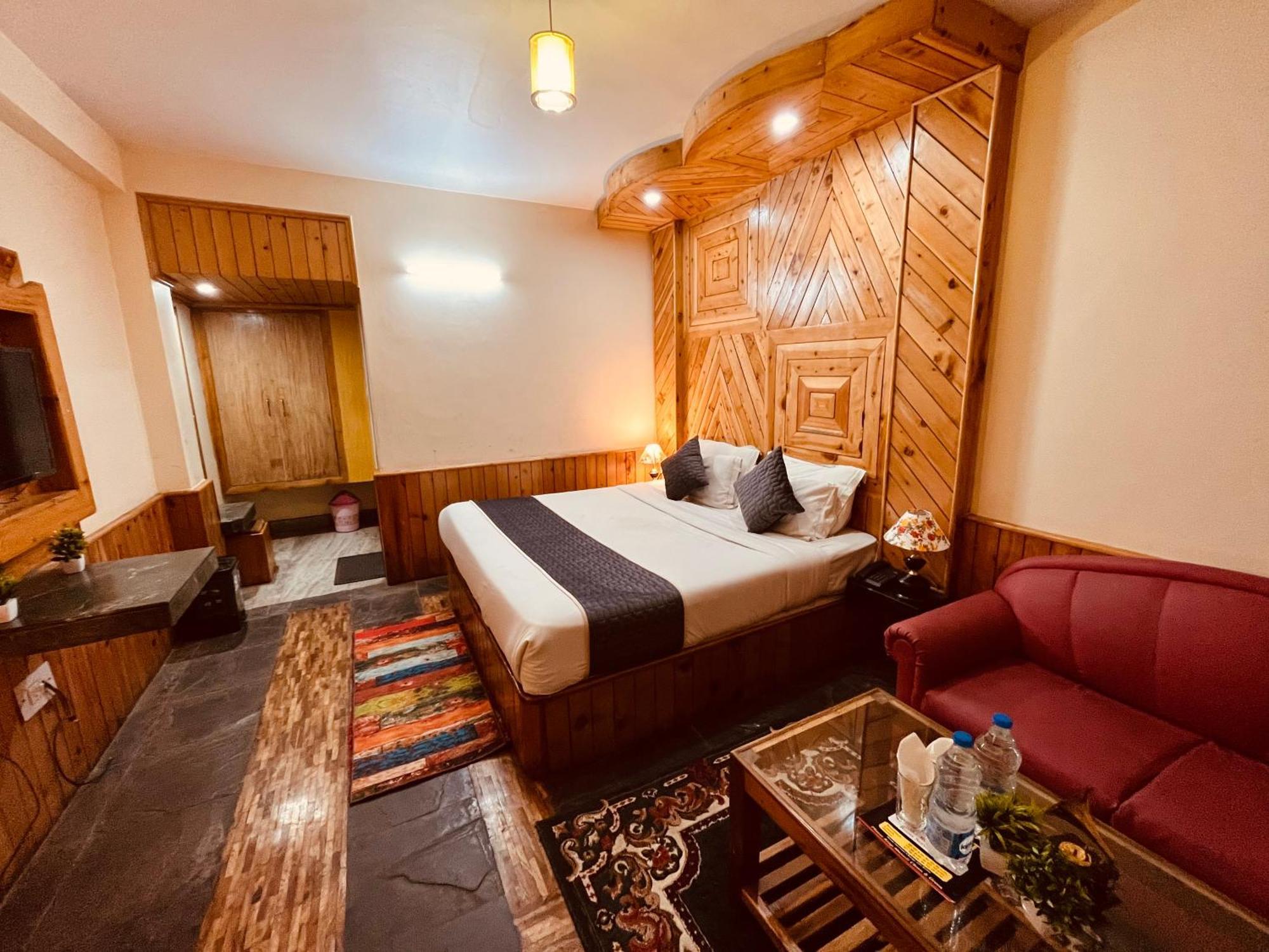 Snow Clad Riverview Hotel & Resort, Manali Экстерьер фото