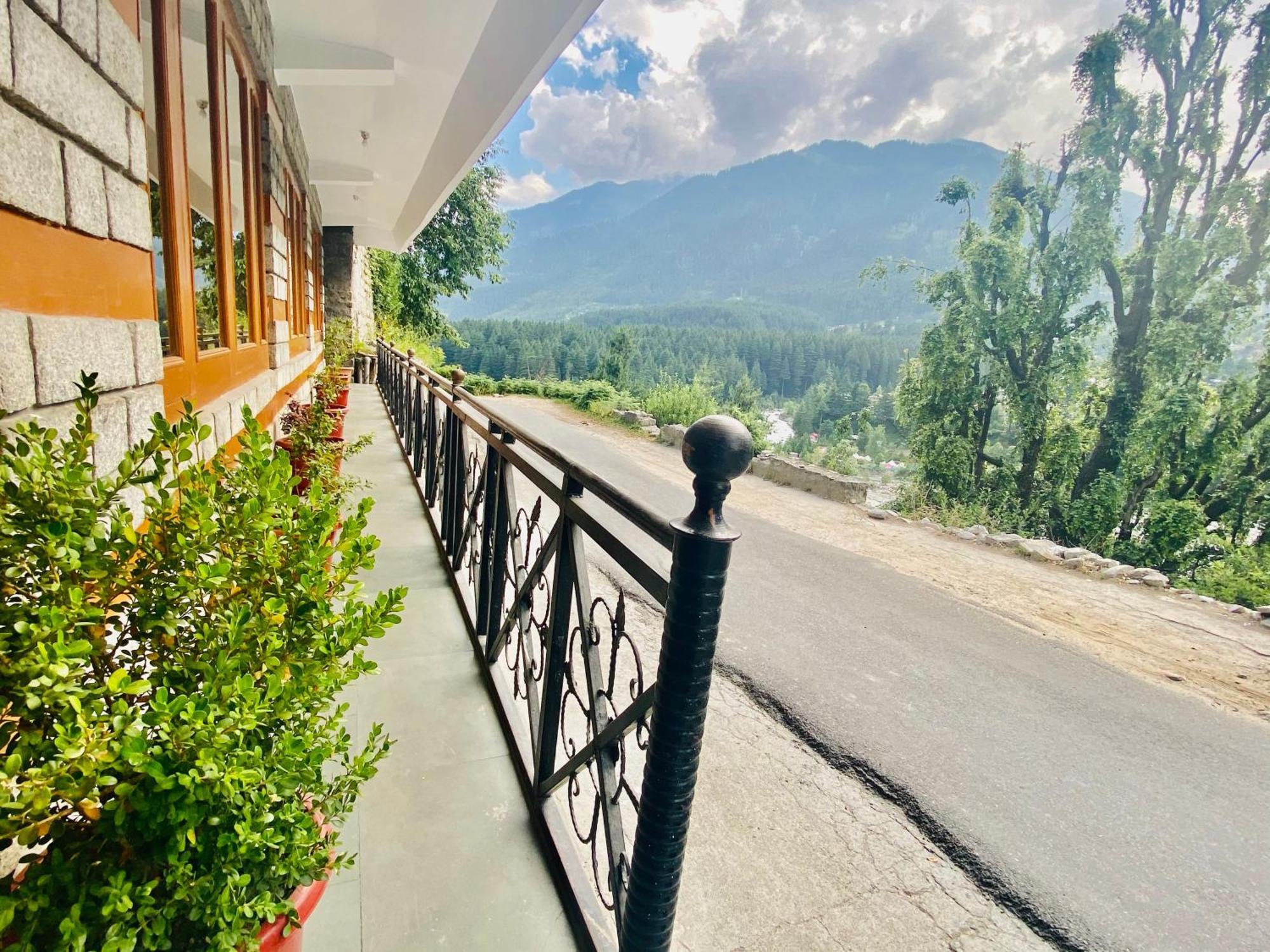 Snow Clad Riverview Hotel & Resort, Manali Экстерьер фото